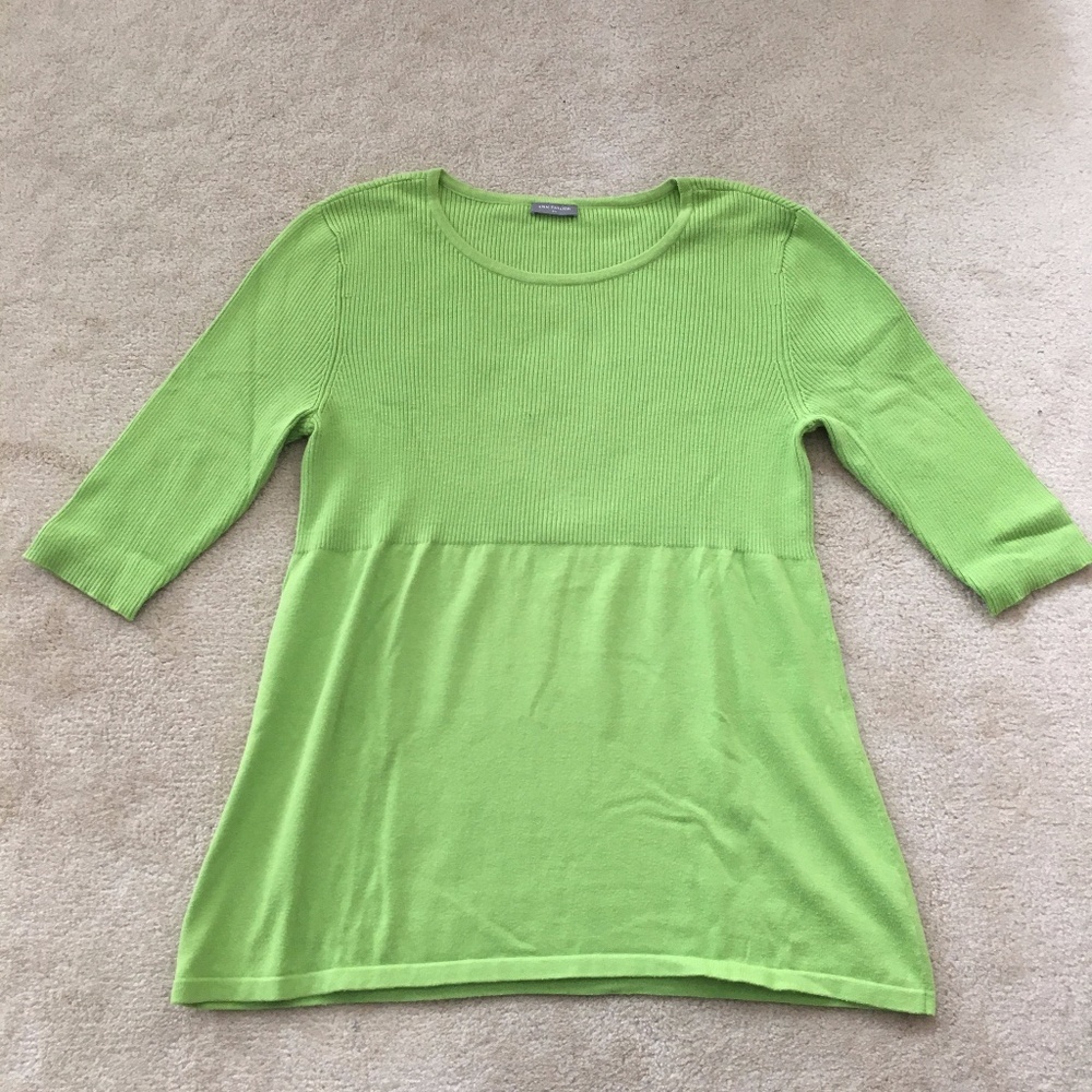 ⭐️ Ann Taylor Green Ribbed Knit Top